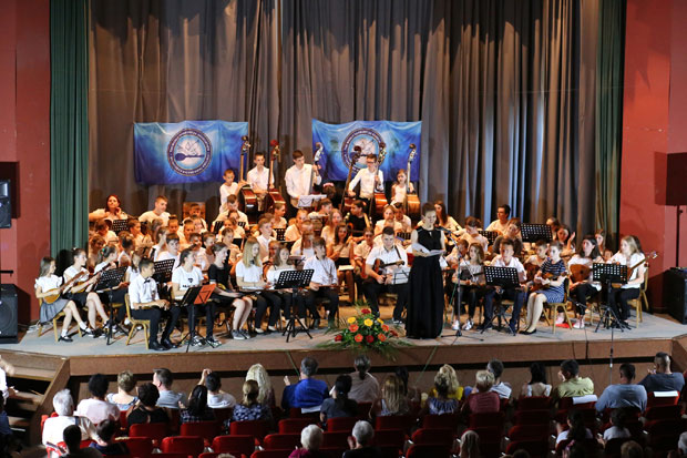 ФЕСТИВАЛ У НОВОМ САДУ: Спектакл уз 105 тамбураша